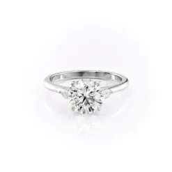 The Pears Liv Set With A 2.0 Carat